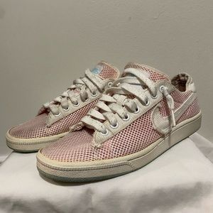 Pink Nike Mesh sneakers with blue detail